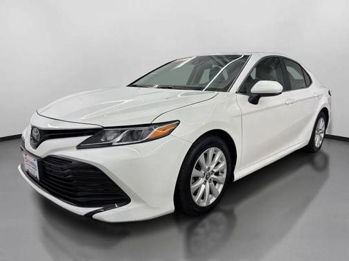 Super White 2018 Toyota Camry LE