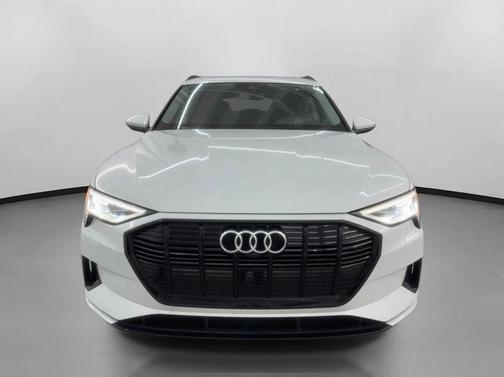 2022 Audi e-tron Premium