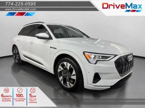 Glacier White Metallic 2022 Audi e-tron Premium