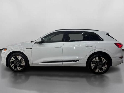 2022 Audi e-tron Premium