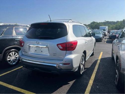 2017 Nissan Pathfinder SV