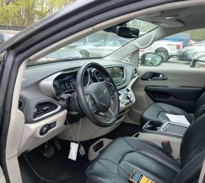 Gray 2022 Chrysler Pacifica Touring L