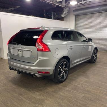 2017 Volvo XC60 T6 R-Design