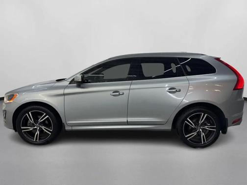 2017 Volvo XC60 T6 R-Design