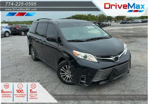 Midnight Black Metallic 2019 Toyota Sienna XLE