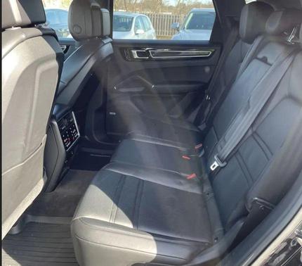 Jet Black Metallic 2019 Porsche Cayenne S