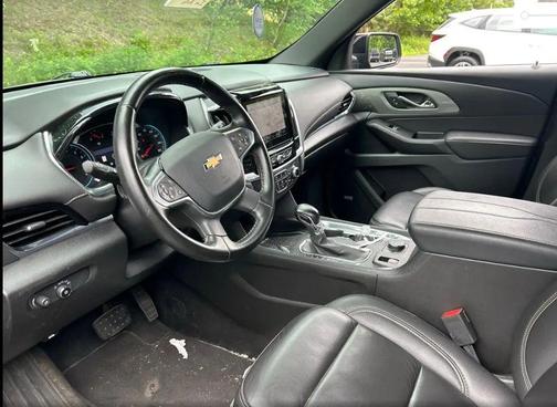 Mosaic Black Metallic 2023 Chevrolet Traverse LT Leather