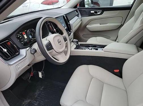 2020 Volvo XC60 T6 Momentum