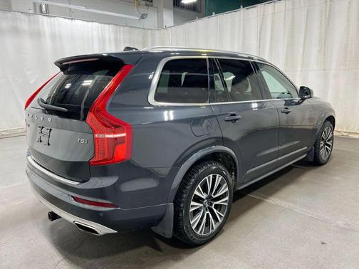 2021 Volvo XC90 T5 Momentum