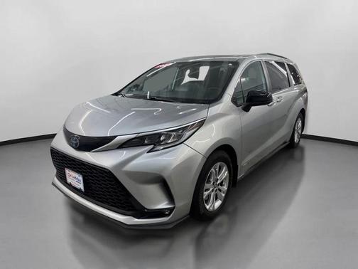 Silver 2021 Toyota Sienna XSE 7 Passenger