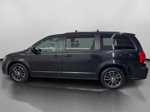 Black Onyx Crystal Pearlcoat 2018 Dodge Grand Caravan GT
