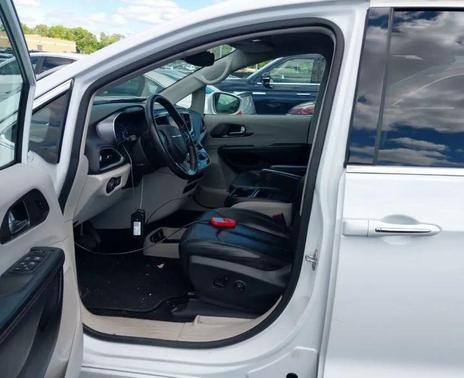 Bright White Clearcoat 2020 Chrysler Pacifica Touring L