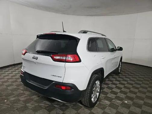 Bright White Clearcoat 2017 Jeep Cherokee Sport