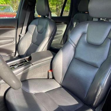 2017 Volvo XC90 T6 Momentum