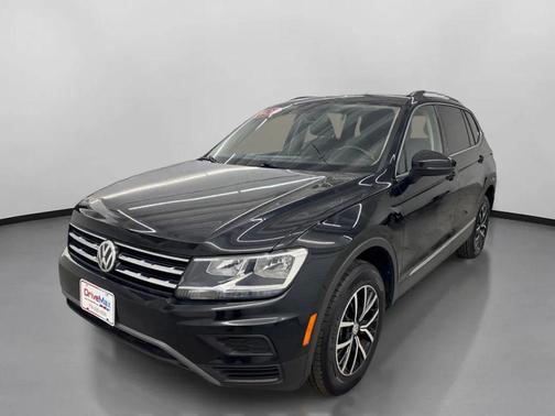 Deep Black Pearl 2021 Volkswagen Tiguan 2.0T SE