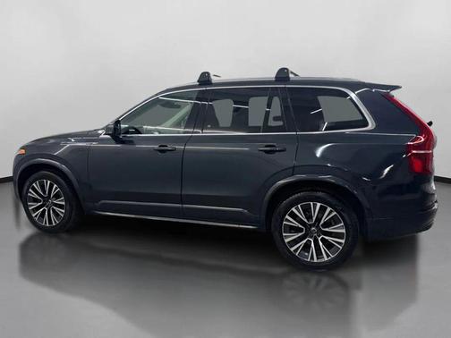 2022 Volvo XC90 T5 Momentum