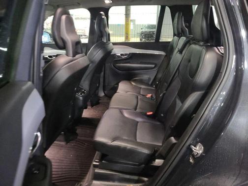 2022 Volvo XC90 T5 Momentum