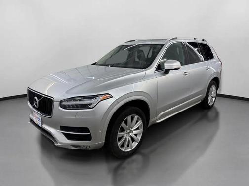 Bright Silver Metallic 2018 Volvo XC90 T6 Momentum