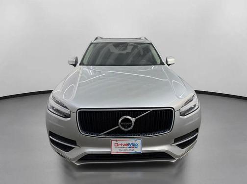 Bright Silver Metallic 2018 Volvo XC90 T6 Momentum