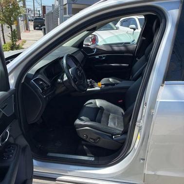 Bright Silver Metallic 2018 Volvo XC90 T6 Momentum