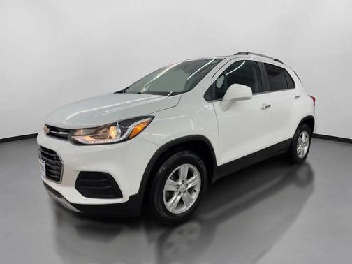 Summit White 2019 Chevrolet Trax LT