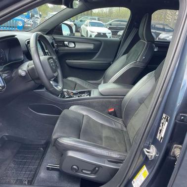 Denim Blue Metallic 2022 Volvo XC40 T5 R-Design