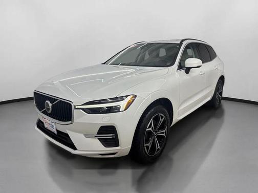 2022 Volvo XC60 B5 Momentum