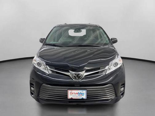 Midnight Black Metallic 2018 Toyota Sienna XLE