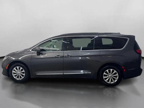 Granite Crystal Metallic Clearcoat 2018 Chrysler Pacifica Touring-L