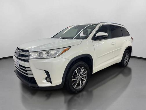 Blizzard Pearl 2017 Toyota Highlander XLE