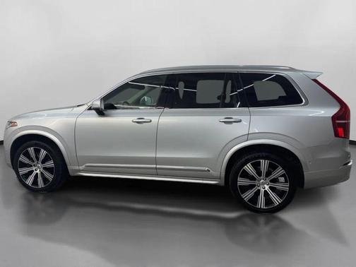 Bright Silver Metallic 2022 Volvo XC90 T6 Inscription