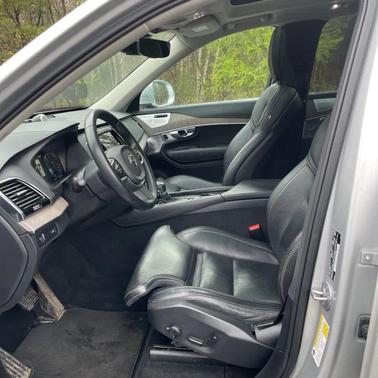 Bright Silver Metallic 2022 Volvo XC90 T6 Inscription