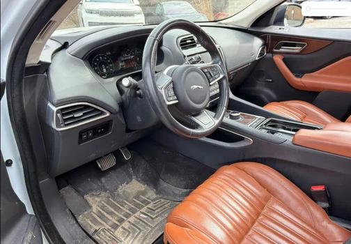 Fuji White 2019 Jaguar F-PACE 30t Portfolio