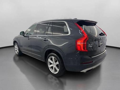 2021 Volvo XC90 T6 Momentum