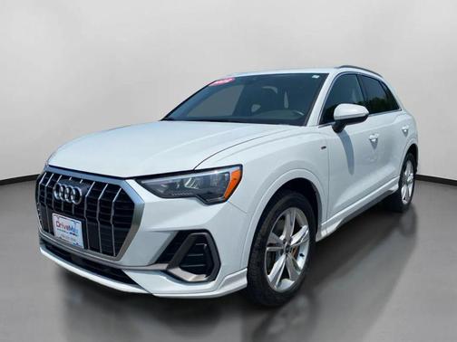 2022 Audi Q3 45 S line Premium