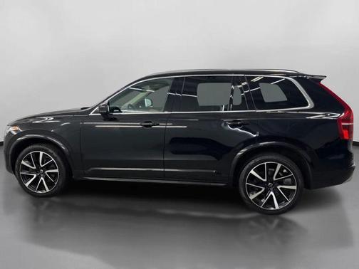 Onyx Black Metallic 2022 Volvo XC90 T6 Momentum