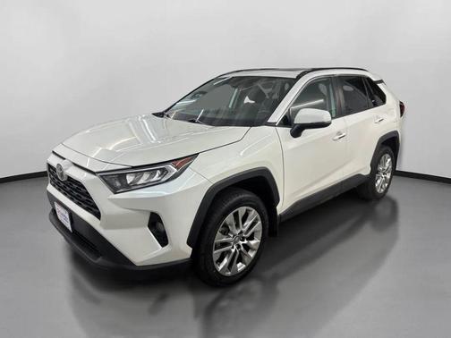 Blizzard Pearl 2021 Toyota RAV4 XLE Premium