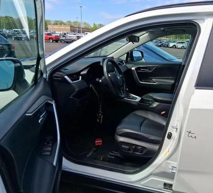 Blizzard Pearl 2021 Toyota RAV4 XLE Premium