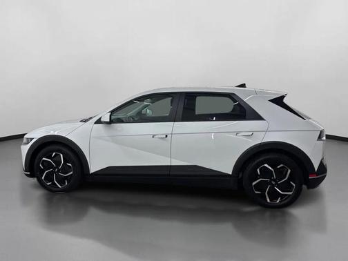 Atlas White 2023 Hyundai IONIQ 5 SE