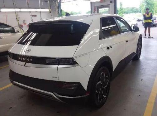 Atlas White 2023 Hyundai IONIQ 5 SE