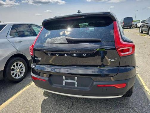 2021 Volvo XC40 T5 Momentum