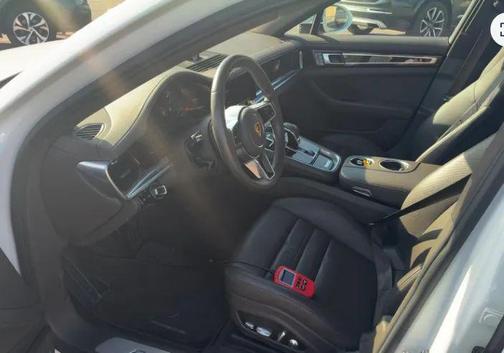 2017 Porsche Panamera 4