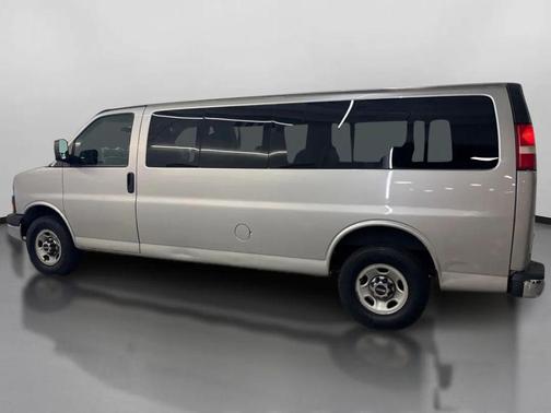2008 GMC Savana 3500 LS Extended Wagon