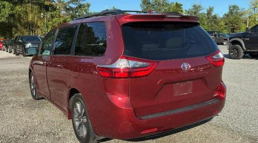 2020 Toyota Sienna XLE