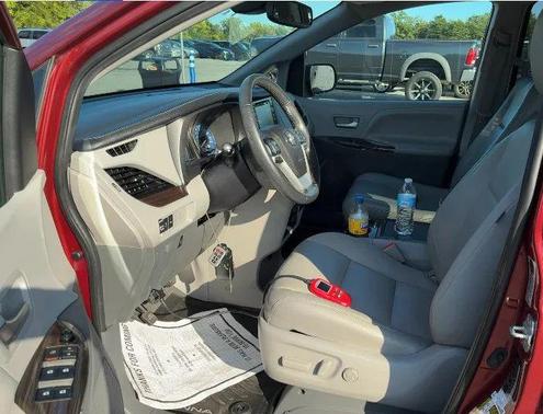 2020 Toyota Sienna XLE