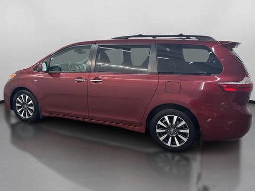 2020 Toyota Sienna XLE