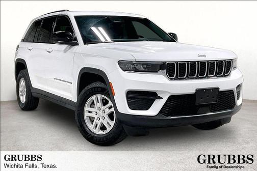 Bright White Clearcoat 2024 Jeep Grand Cherokee Laredo