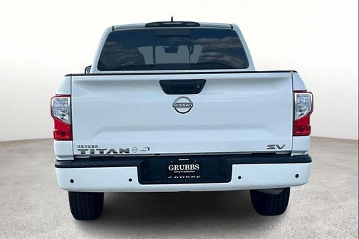 2023 Nissan Titan SV