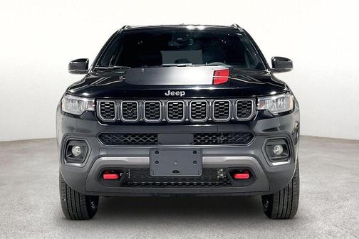 Diamond Black Crystal Pearlcoat 2024 Jeep Compass Trailhawk