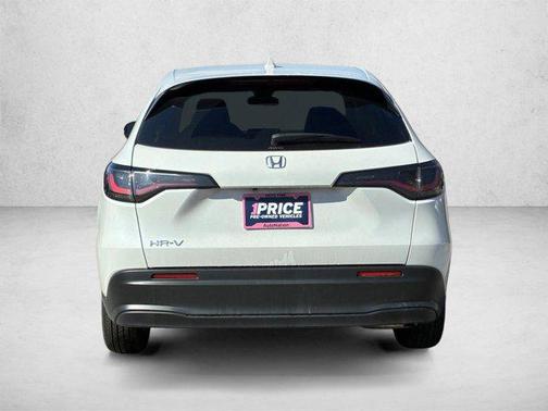 Platinum White Pearl 2026 Honda HR-V LX